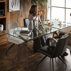 家具にも使われている強化ガラス、その秘密と魅力をご紹介！