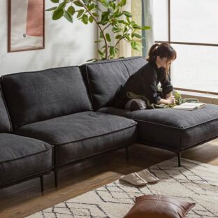 ときにはソファのクッションの固さにこだわってみる。