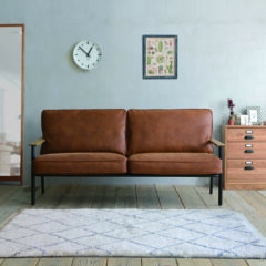 無機質さがカッコイイ！アイアンソファで作るスタイリッシュな空間