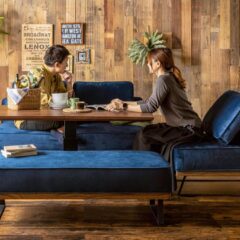 ブルーソファを取り入れて癒しと集中力を！