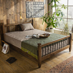 寝室を無骨にアレンジ！ビンテージベッドフレーム